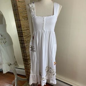 ⭐️Bella Carra Embroidered Smock Dress size small